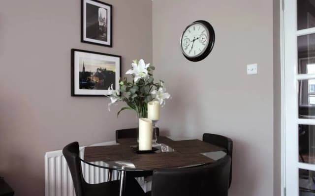 2 Bedroom Flat With Garage Parking - photo 2