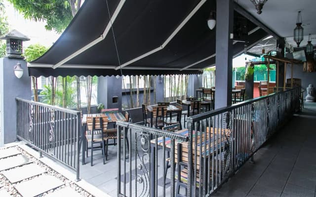 OYO 101 V'la Heritage Hotel - photo 3