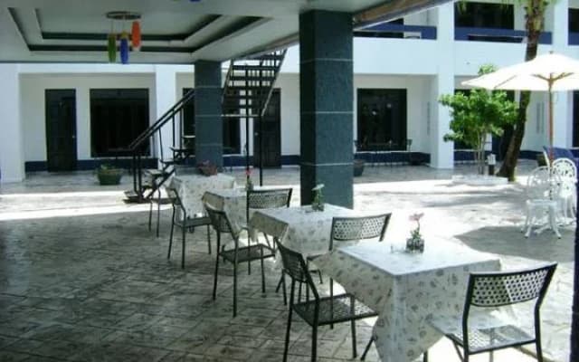 Tiki Garden Resort - photo 2