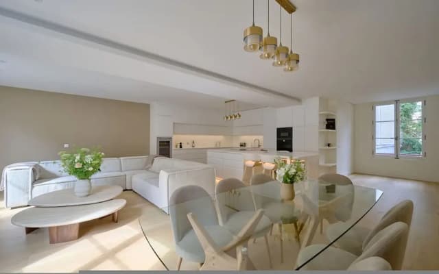 By Saint-sulpice Newly Refurbished 4 BR Apartment - photo 2