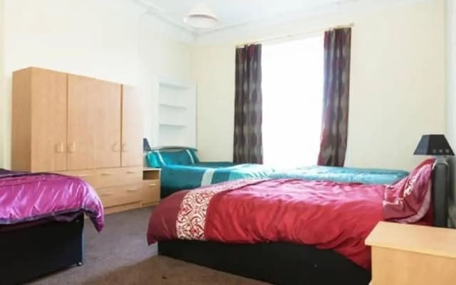 Lauriston Central Skylight Roomz - photo 4