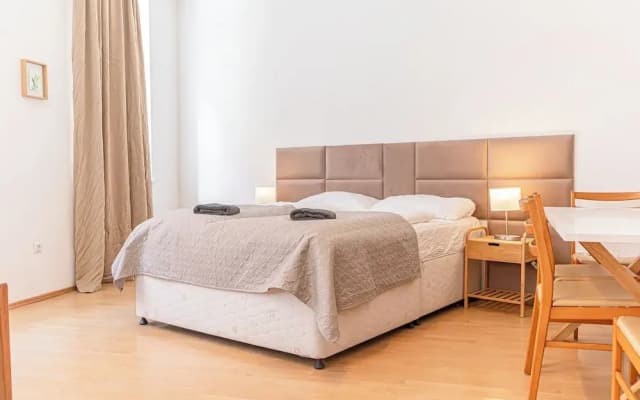 Charming 3BR Apt in Central Vienna - photo 2