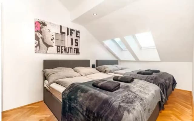 Designer Apartments - Near Reumannplatz - photo 3