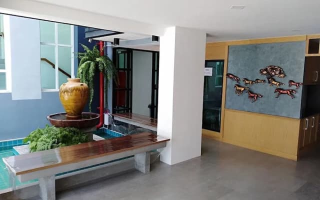 Home Inn Hotel - photo 2
