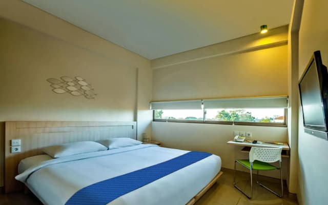 J Hotel Kuta - photo 4