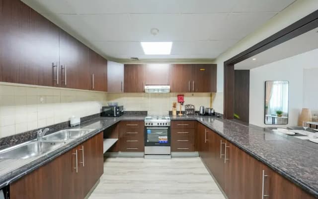 Yogi-Luxury 1BR Apartment with Panoramic Views - photo 5