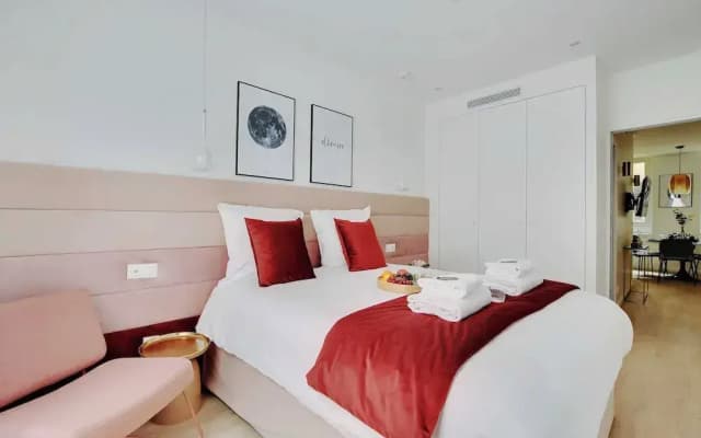 Charming Apartment - 2br/6p - In the Heart of Paris - photo 2