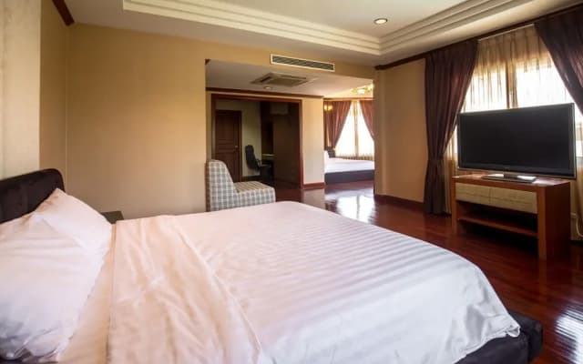 The Farah House - photo 5