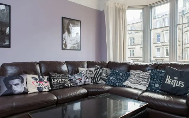 Stylish 3 Bedroom Flat - photo 3