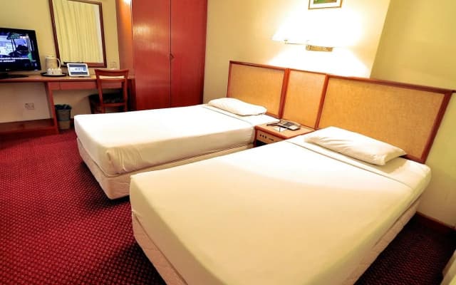 ZEN Rooms First Business Inn - photo 5
