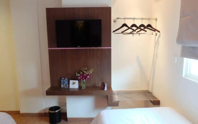 World Hotel - photo 5