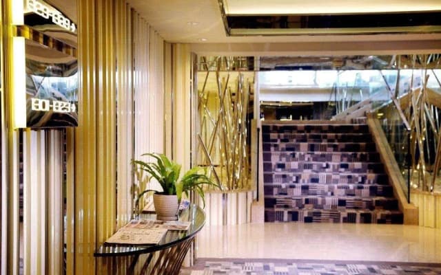 Regal Oriental Hotel - photo 2