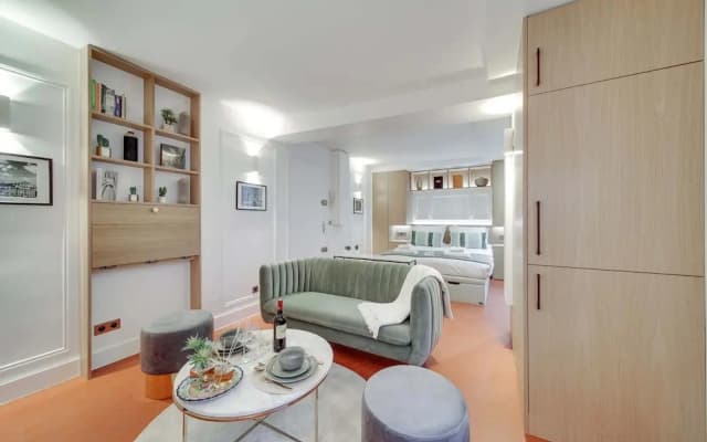 Historical Apartment in the Heart of Paris - 3 - photo 3