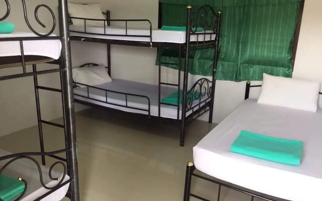 V2 Seagate Hip Hotel - Hostel - photo 5