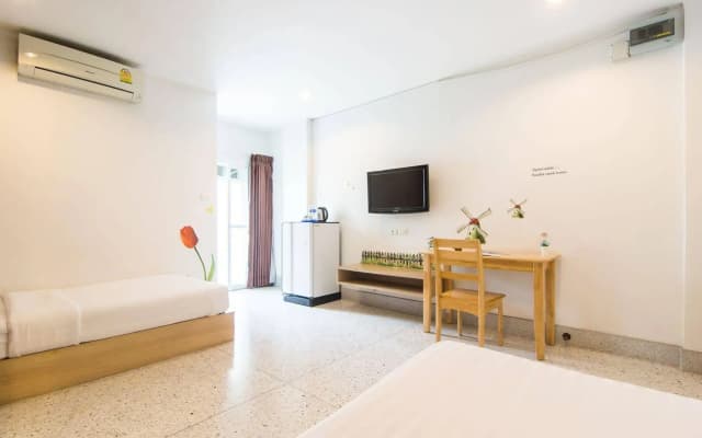 The Fifth Residence Hotel - photo 4