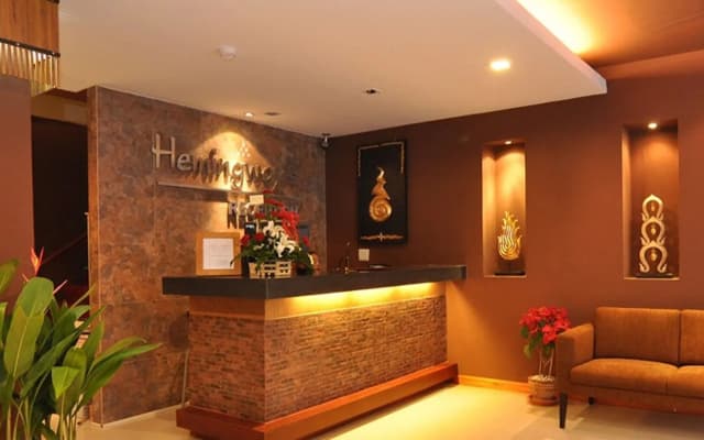 Hemingway's Hotel - photo 2