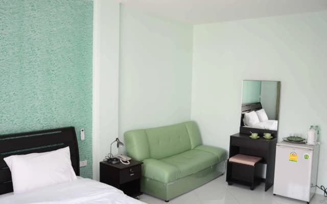 Emerald Hotel Chonburi - photo 3