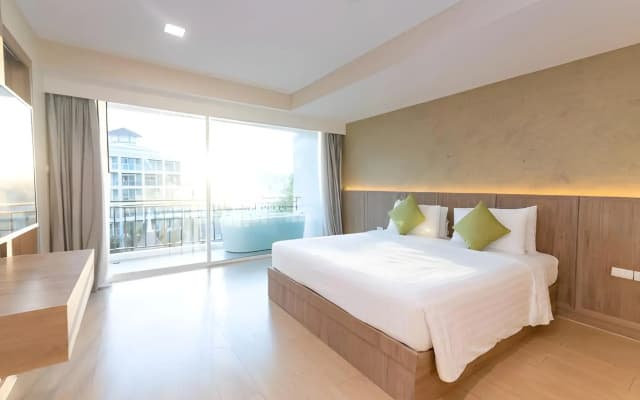 Crystal Palace Pattaya Hotel - photo 4