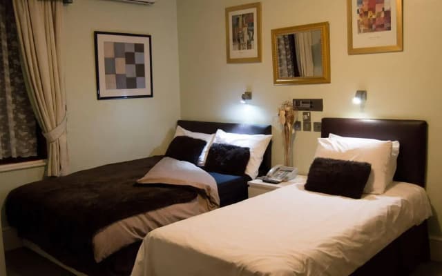 Park Avenue Hotel - photo 2