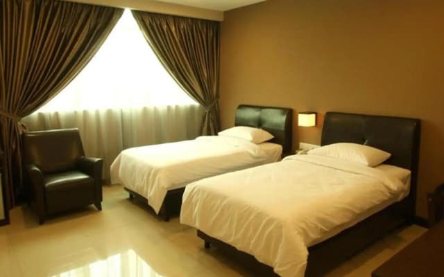 Capital O Rail Hotel - photo 4
