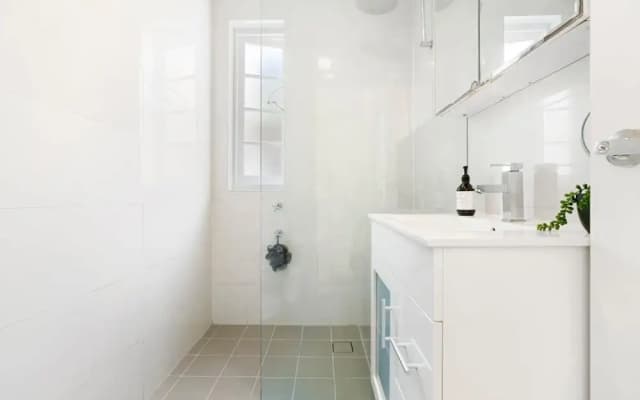 Bondi Breeze Apartment - photo 5