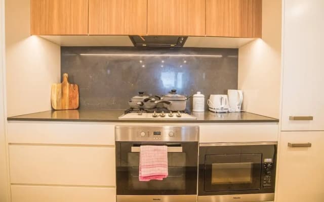 Modern 2bed2bath APT at Neutral Bayparking+wifi - photo 5
