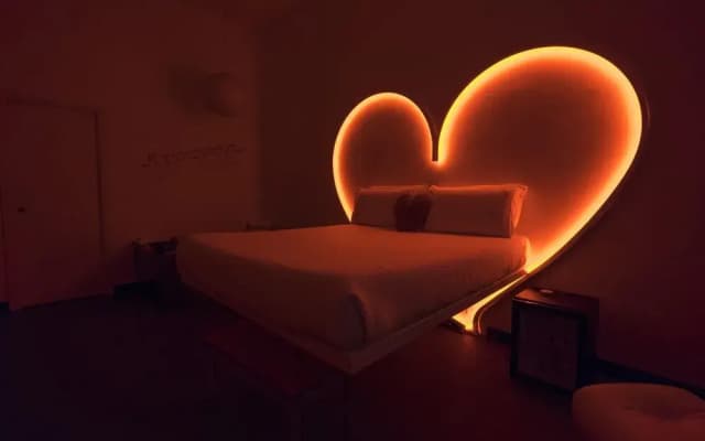 iRooms Jacuzzi Suites - photo 4