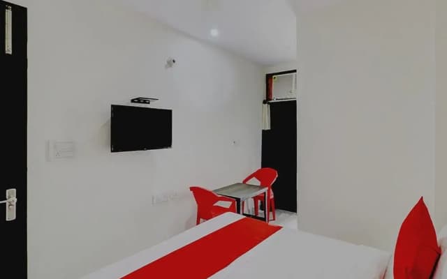 Roomshala Hotel Starlight - photo 5
