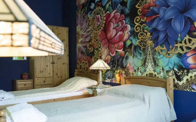 Vibrant 3 Bedroom Apartment In The Pulsing Heart Of Budapest - photo 4