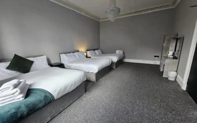 Edinburgh City Hotel - photo 3