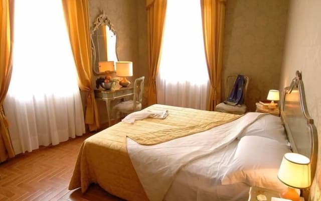 Hotel Canal - photo 2