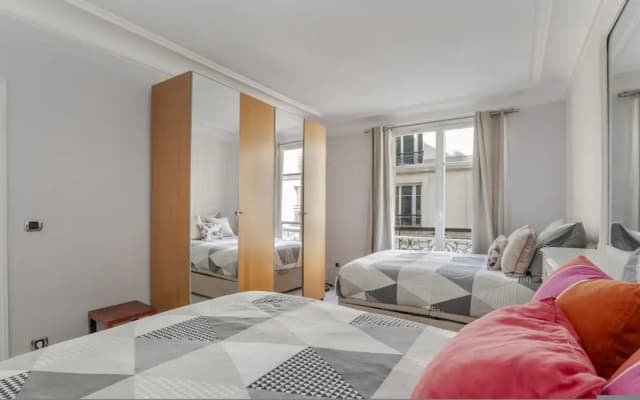 Luxury 4 Bed Residence - Next to Arc de Triomphe - photo 3