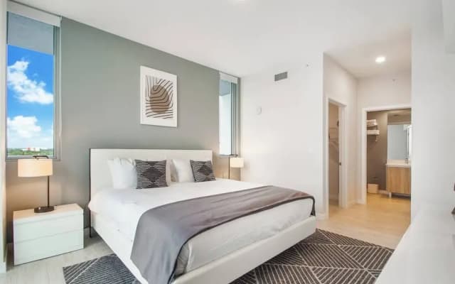 Spacious 2-Bedroom Apartment - photo 2