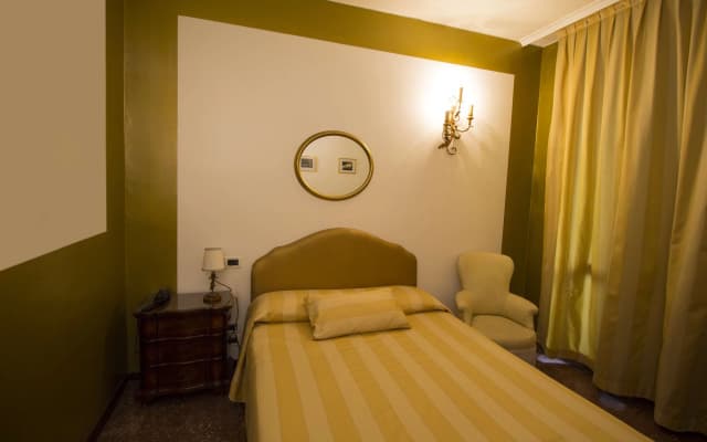 Admiral Hotel - photo 4