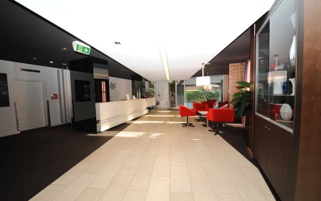 Royal Pacific Hotel - photo 2