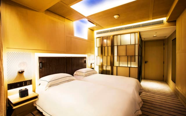 The Emperor Hotel - photo 3