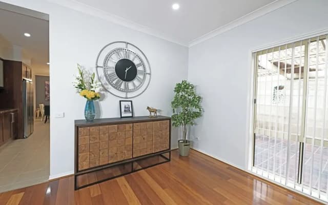 Hallam 5BRM Rental Entire House - photo 2