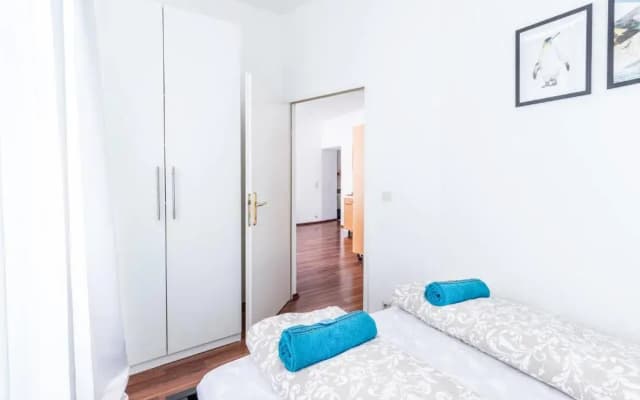 New: Beautiful Central Apartment Next To U-Station - photo 2