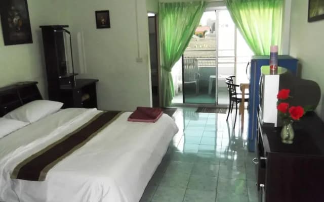 River Hotel - photo 5