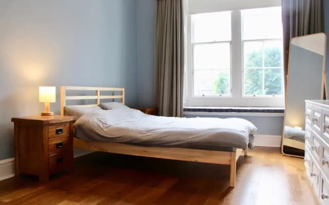 Large 3 Bedroom Apartment in Canonmills - photo 3