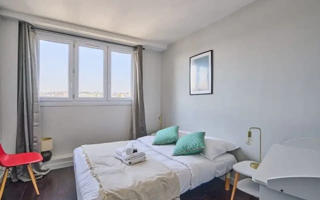 Sublime 2 Bedroom Flat Quai de Seine Eiffel Tower - photo 3