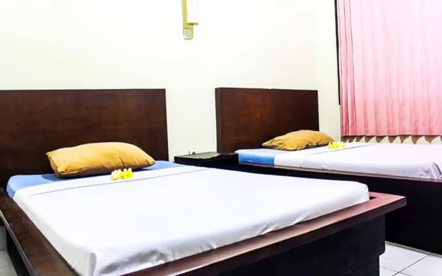 Budhi Beach Inn - photo 4