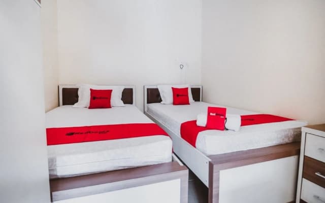 RedDoorz Plus near Semanggi - photo 3