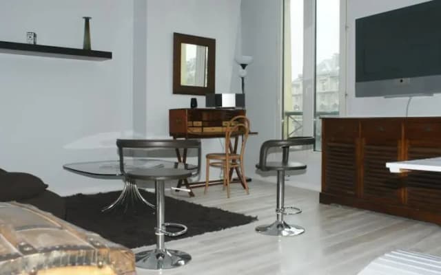 3-Bedroom Apartment Quai Des Grands Augustins - photo 2