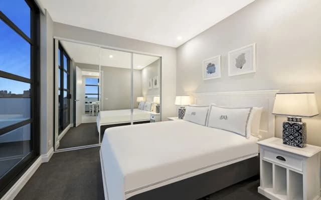 The Hamptons Apartments - St Kilda - photo 2
