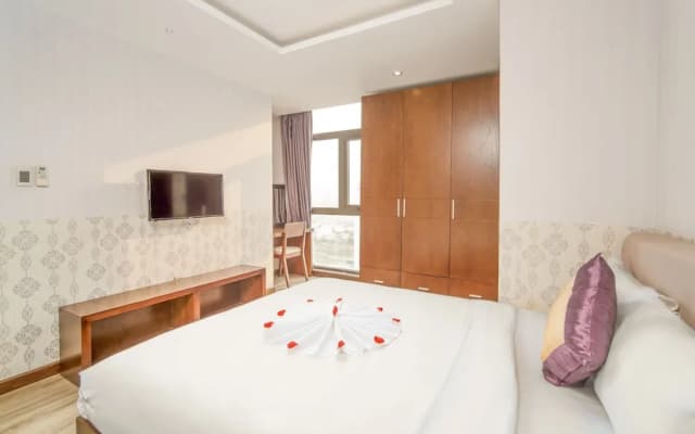Golden Sun Hotel - photo 2