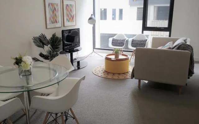 Luxury 1 Bedroom 1 Study With 1 Parking - photo 2