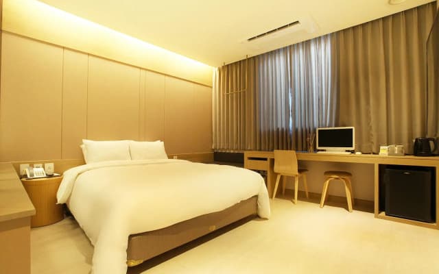 Bricks Hotel - photo 5
