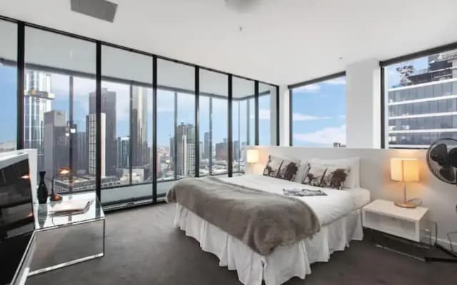 Incredible City Views in Convenient CBD Apartment - photo 4