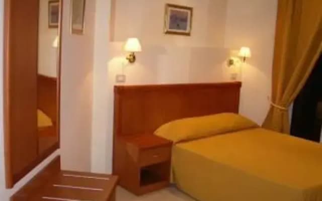 Eur Executive Inn - photo 5
